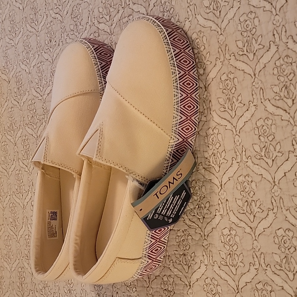NWT TOMS Fenix diamond platform, 8.5